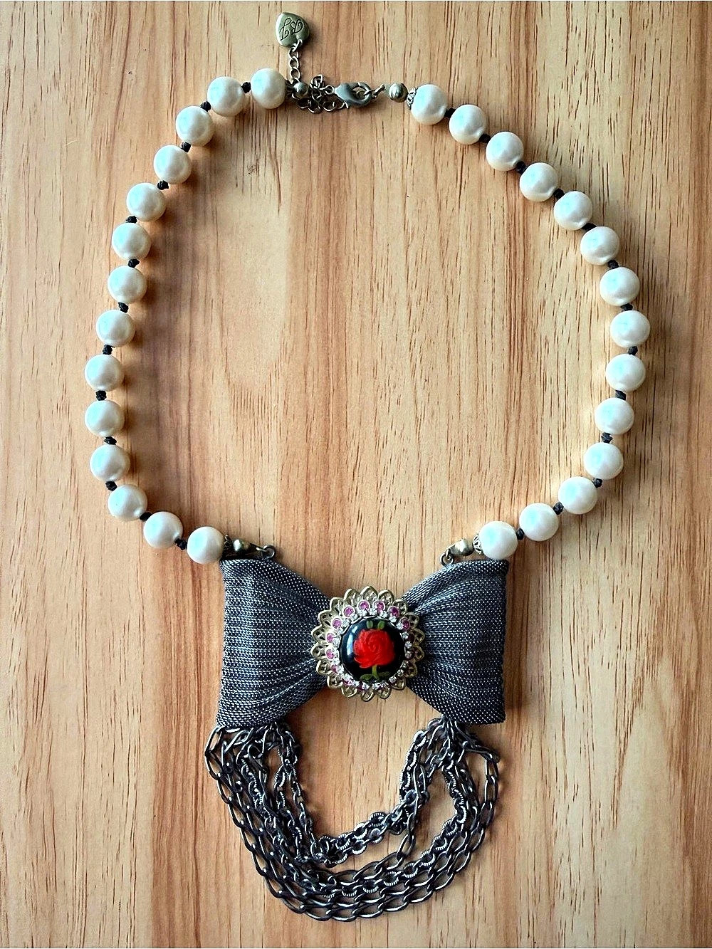 Early 2000s Betsey Johnson Mesh Bow Pearl and Chain Necklace White & Black